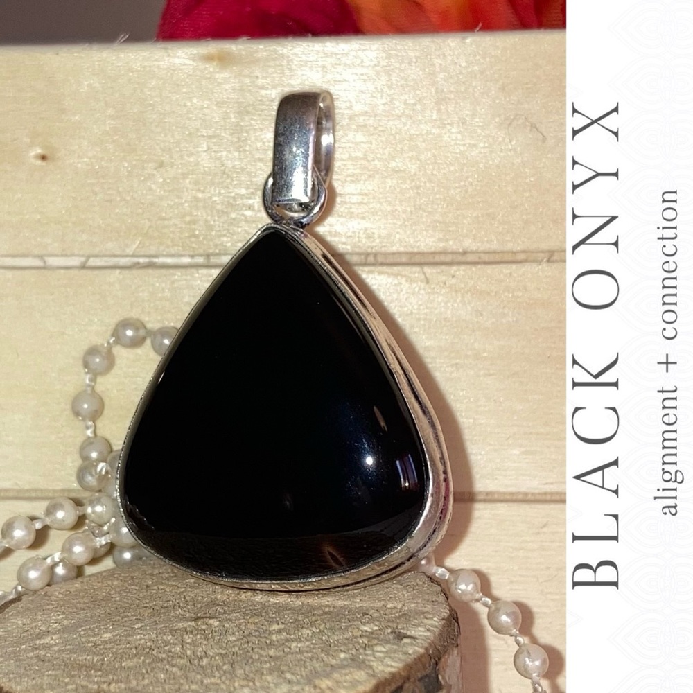 Triangle Pendant Necklace-onyx - Picture 4 of 5